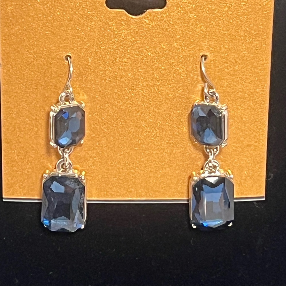 MONET FASHION EARRINGS, “NEW”. - Picture 3 of 4